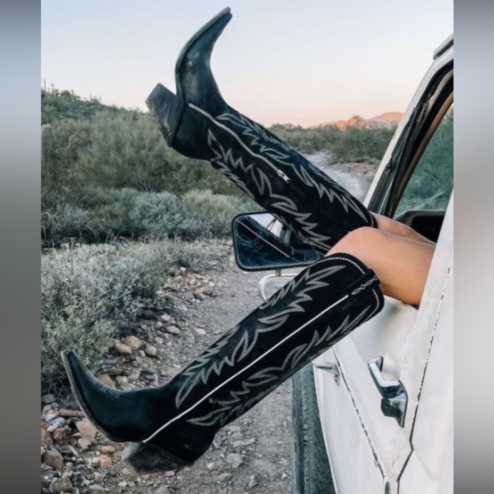 Idyllwind Tall  Cowboy Boots
Women's Gwennie Nilo Black Leather Western Boots -
